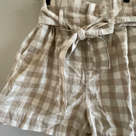 High waisted belted linen shorts - Picture 2 of 4